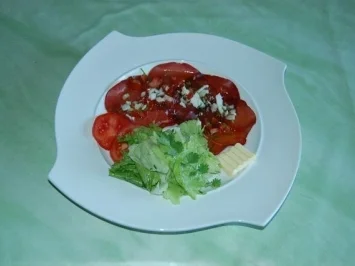 Bresaola mit Tomatenvinaigrette und frischem Parmesan - Rezept