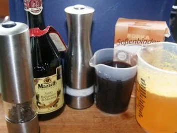 Lammlachse mit Kräuterkruste und Balsamico - Rotweinsauce - Rezept - Bild Nr. 10