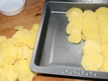 Lammlachse mit Kräuterkruste und Balsamico - Rotweinsauce - Rezept - Bild Nr. 4