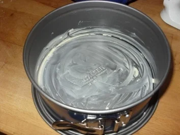 Hagebutten-Birnenkuchen mit Nußstreusel - Rezept - Bild Nr. 2