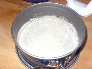 Hagebutten-Birnenkuchen mit Nußstreusel - Rezept - Bild Nr. 3