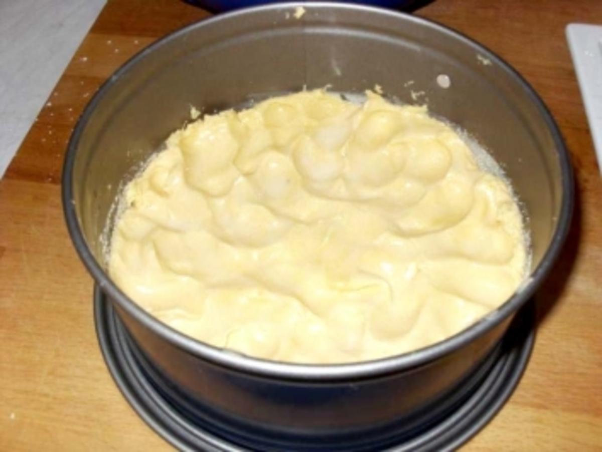 Hagebutten-Birnenkuchen mit Nußstreusel - Rezept - Bild Nr. 4