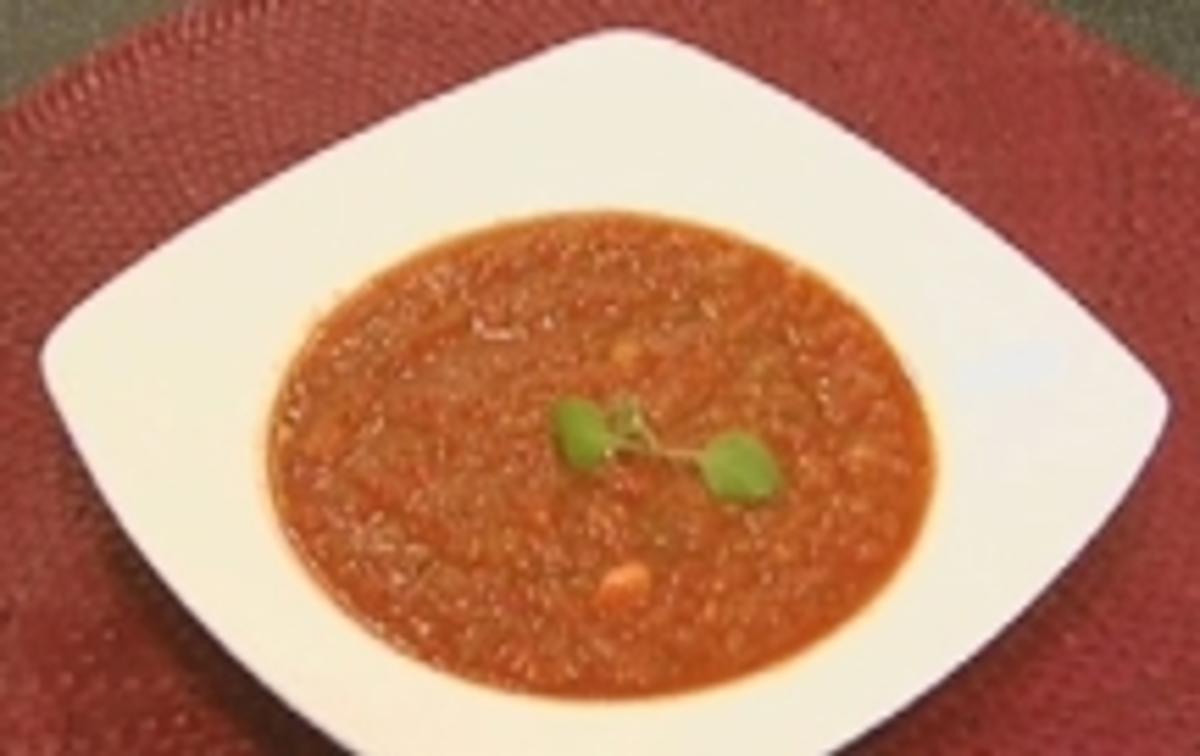 Bilder für Gazpacho mit Tomate rot Konserve und Gemüsepaprika rot - Rezept