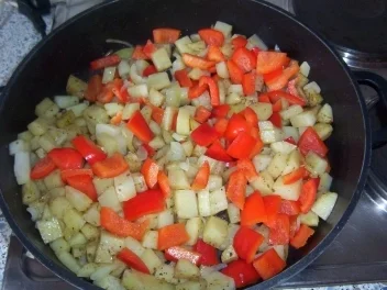 Rezept: Gaby´s Gyrospfanne mit Kartoffeln Bild Nr. 4 Gaby´s Gyrospfanne mit Kartoffeln - Rezept - Bild Nr. 4