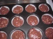 dunkle Kirschmuffins mit weißer Schokolade - Rezept