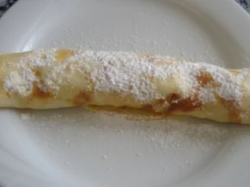 Eierpfannkuchen gefüllt mit Johannisbeerkompott - Rezept