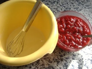 Eierpfannkuchen gefüllt mit Johannisbeerkompott - Rezept - Bild Nr. 2