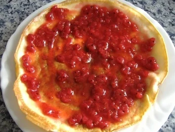 Eierpfannkuchen gefüllt mit Johannisbeerkompott - Rezept - Bild Nr. 3