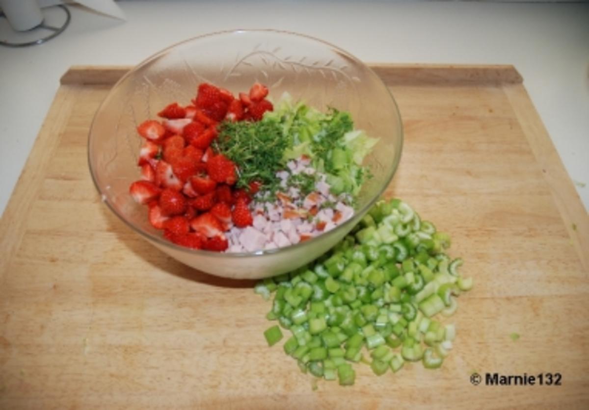 Putensalat mit Erdbeeren - Rezept - Bild Nr. 3