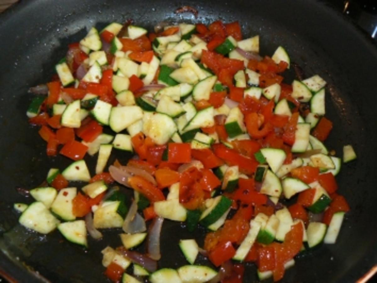 Filet vom schwarzen Heilbutt mit buntem Couscous-Gemüse - Rezept - Bild Nr. 3