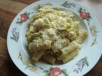 *Nudelgerichte - Frischkäse-Pesto Nudeln - Rezept