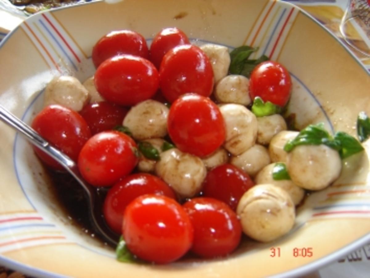 Bilder für 5 min. Tomaten-Mozzarella Salat - Rezept