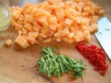 Thunfischsteak mit Melonen - Salsa - Rezept - Bild Nr. 3