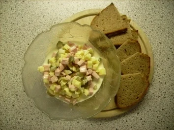 Rezept: Wurstsalat mit Butterkäse Wurstsalat mit Butterkäse - Rezept