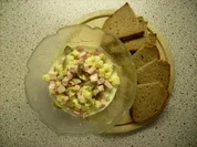 Wurstsalat mit Butterkäse - Rezept