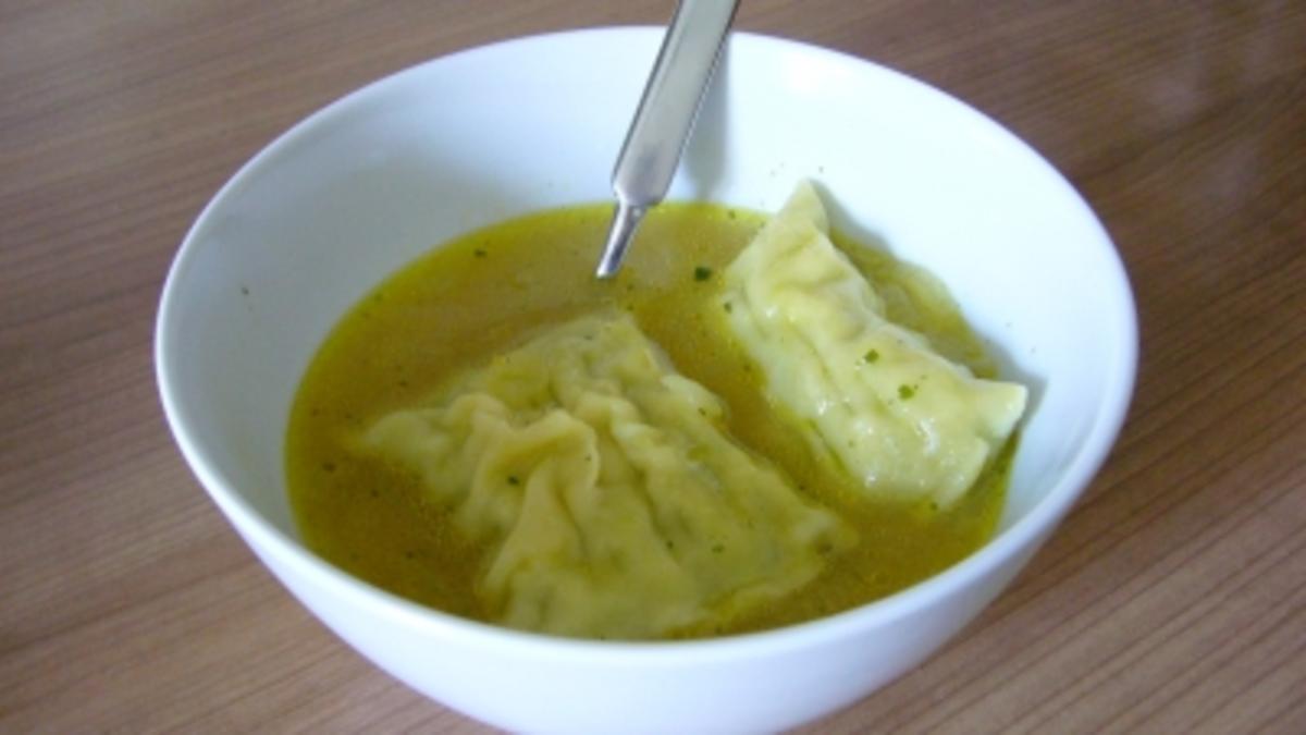 Maultaschensuppe, schwäbischer Klassiker, einfach - kochbar.de