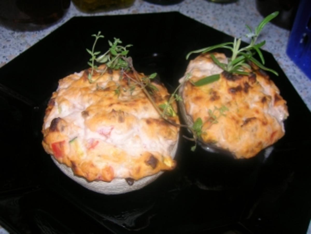 Gefüllte Riesenchampignons - Rezept mit Bild - kochbar.de