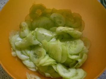 Rezept: Gurkensalat, wie meine Oma ihn gemacht hat Bild Nr. 2 Gurkensalat, wie meine Oma ihn gemacht hat - Rezept - Bild Nr. 2