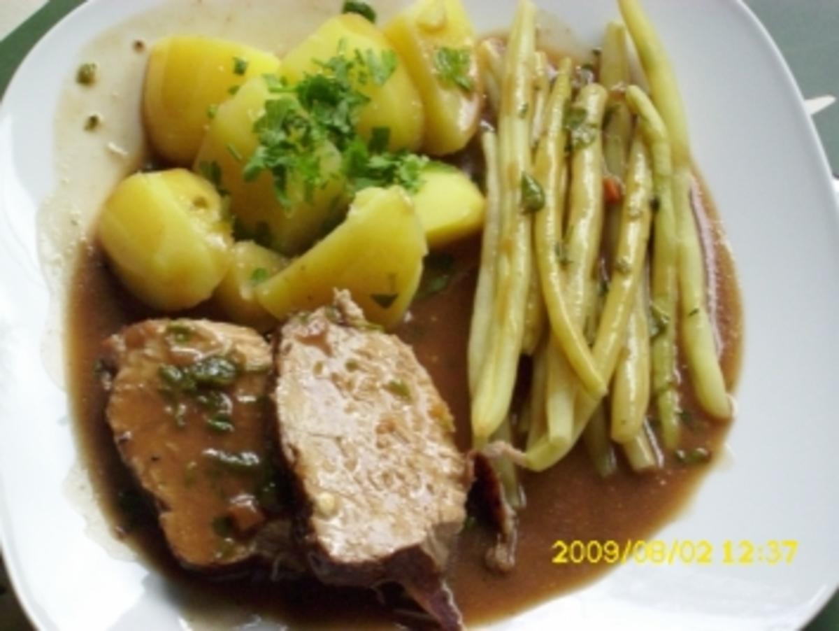 Fleisch:  Schmorbraten vom Schweinerücken mit gelben Bohnen und Salzkartoffeln - Rezept