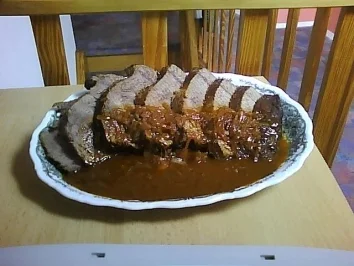 Rinderbraten mit Zwiebel-Rotwein-Soße - Rezept