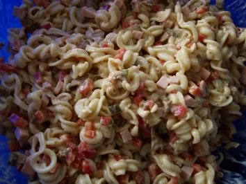 Rezept: Bunter Nudelsalat Bunter Nudelsalat - Rezept