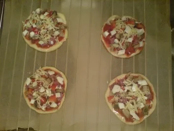 Rezept: Mini-Pizza Bild Nr. 4 Mini-Pizza - Rezept - Bild Nr. 4