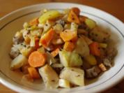 Rezept: Gebackenes Wurzelgemüse mit Schweinefleisch Gebackenes Wurzelgemüse mit Schweinefleisch - Rezept