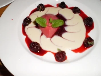 Brombeereis auf Soßenspiegel - Rezept