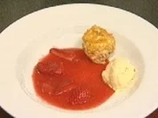 Frittiertes Eis an Erdbeermousse - Rezept