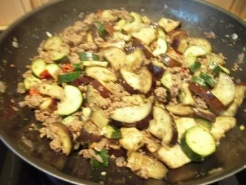 Rezept: Auberginen-Hackpfanne Bild Nr. 7 Auberginen-Hackpfanne - Rezept - Bild Nr. 7