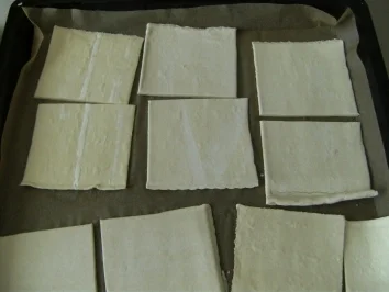Rezept: KLEINGEBÄCK - Fruchtige Blätterteig-Teile Bild Nr. 2 KLEINGEBÄCK - Fruchtige Blätterteig-Teile - Rezept - Bild Nr. 2