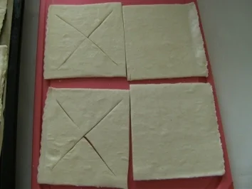 Rezept: KLEINGEBÄCK - Fruchtige Blätterteig-Teile Bild Nr. 3 KLEINGEBÄCK - Fruchtige Blätterteig-Teile - Rezept - Bild Nr. 3