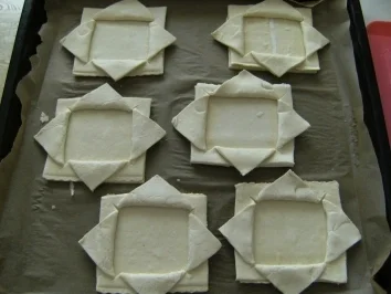 Rezept: KLEINGEBÄCK - Fruchtige Blätterteig-Teile Bild Nr. 5 KLEINGEBÄCK - Fruchtige Blätterteig-Teile - Rezept - Bild Nr. 5