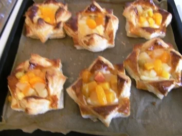 Rezept: KLEINGEBÄCK - Fruchtige Blätterteig-Teile Bild Nr. 9 KLEINGEBÄCK - Fruchtige Blätterteig-Teile - Rezept - Bild Nr. 9