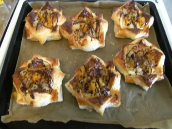 Rezept: KLEINGEBÄCK - Fruchtige Blätterteig-Teile KLEINGEBÄCK - Fruchtige Blätterteig-Teile - Rezept
