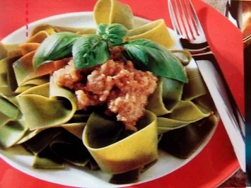 Grüne Nudeln mit Nußpesto - Rezept