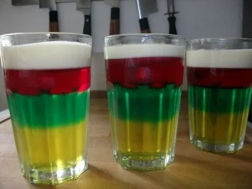 Rezept: Dreierlei Wackelpudding mit Vanillesauce Bild Nr. 2 Dreierlei Wackelpudding mit Vanillesauce - Rezept - Bild Nr. 2