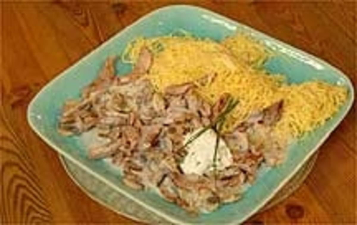 Rahmgeschnetzeltes vom Schweinefilet mit Bandnudeln und Rucola-Salat ...