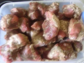 Rezept: Mutzbraten ~ Kartoffelsalat ~ Sauerkraut ~ Tzatziki ~ Tomatensalat ~ Brötchen Bild Nr. 2 Mutzbraten ~ Kartoffelsalat ~ Sauerkraut ~ Tzatziki ~ Tomatensalat ~ Brötchen - Rezept - Bild Nr. 2