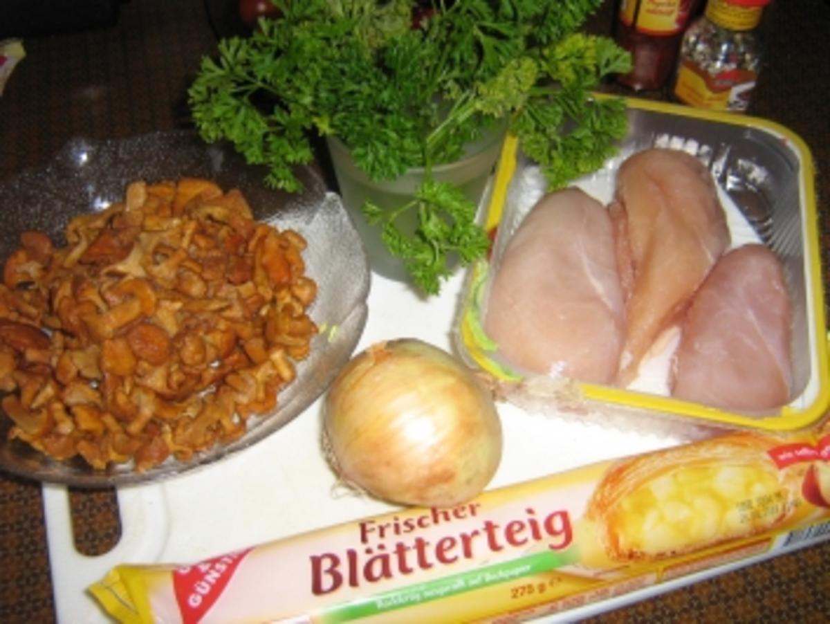 Hähnchenbrust mit Pfifferlingen in Blätterteig - Rezept - Bild Nr. 2