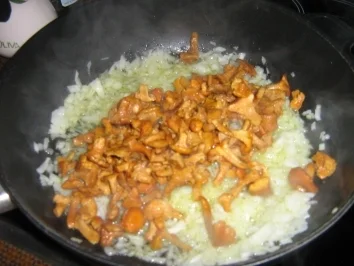 Hähnchenbrust mit Pfifferlingen in Blätterteig - Rezept - Bild Nr. 4