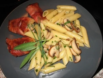 Rezept: Saltim Bocca vom Schweinefilet mit Nudeln in Salbeibutter und Steinpilzen Bild Nr. 2 Saltim Bocca vom Schweinefilet mit Nudeln in Salbeibutter und Steinpilzen - Rezept - Bild Nr. 2