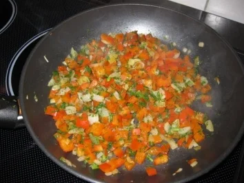 Paprika-Zwiebel-Fleischkäse auf Salat ...Bilder sind dabei - Rezept - Bild Nr. 2