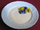 Champagner-Cremesuppe mit bunten Blüten - Rezept