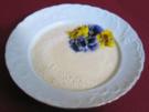 Champagner-Cremesuppe mit bunten Blüten - Rezept