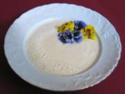 Champagner-Cremesuppe mit bunten Blüten - Rezept