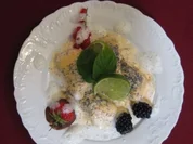 Mohnparfait mit Limettenschaum und Waldbeeren - Rezept