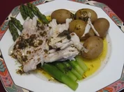 Rochen mit schwarzer Butter an Kartoffeln und grünem Spargel - Rezept