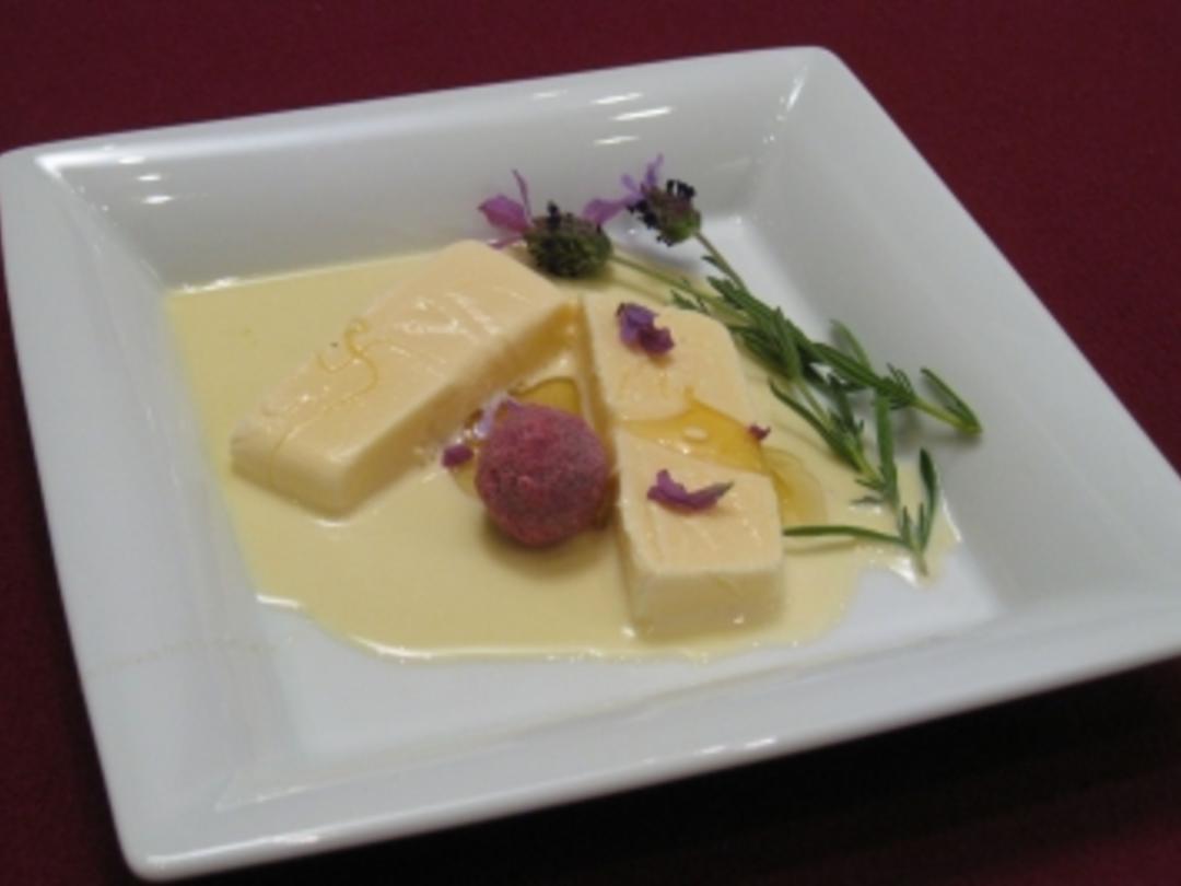 Lavendeleis mit Lavendel und Sahne - Rezept mit Bild - kochbar.de