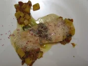 Wildlachs auf Lauchzwiebeln und Kartoffelsud mit Trüffel-Prosecco-Schaum - Rezept